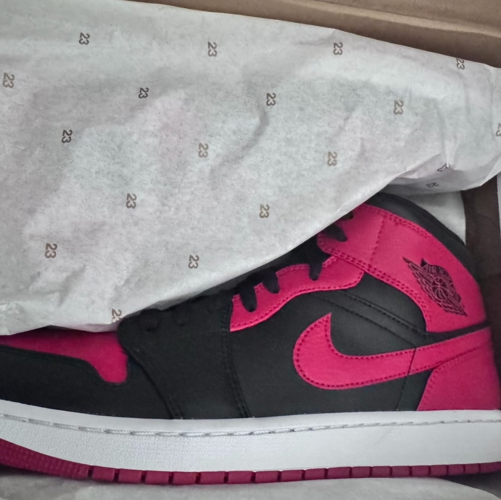 Jordan 1 Mid "Banned" Red
